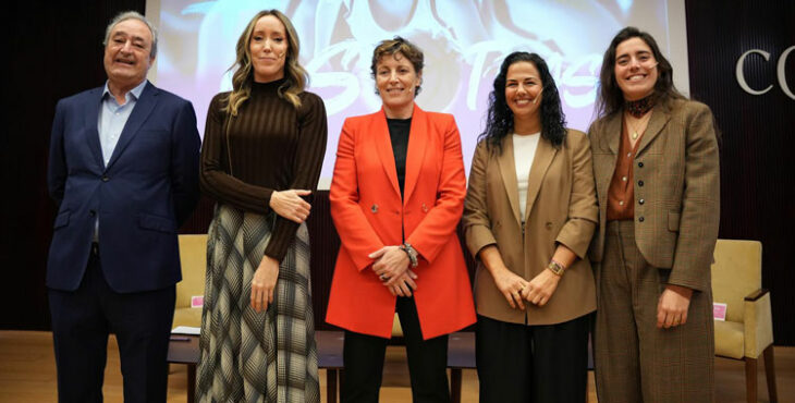 La foto de familia de la Jornada Nosotras de la FAB en el Centro de Recepción de Visitantes. Foto: FAB