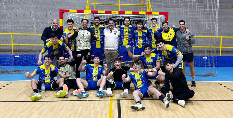 La foto de celebración del cuadro colegial. Foto: La Salle Balonmano
