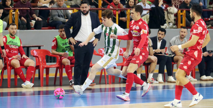 El Córdoba Patrimonio afronta otro duro duelo ante el Movistar Inter, como el que vivió contra ElPozo Murcia de Josan González. Foto: Edu Luque / Córdoba Futsal