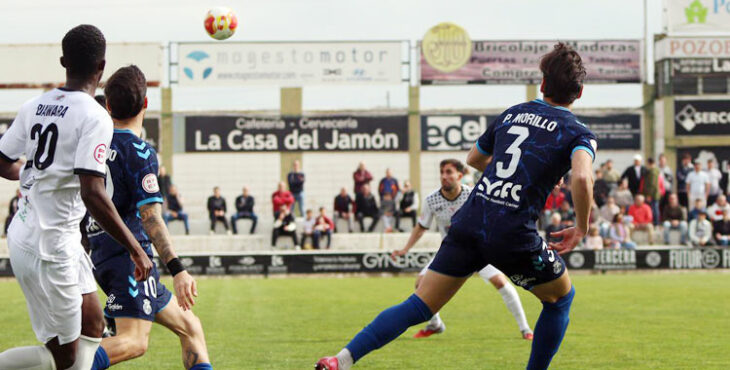 La escuadra blanquilla puede mirar hacia arriba si gana su aplazado. Foto: Real Balompédica Linense