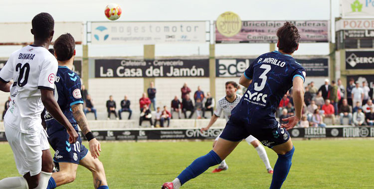 La escuadra blanquilla puede mirar hacia arriba si gana su aplazado. Foto: Real Balompédica Linense