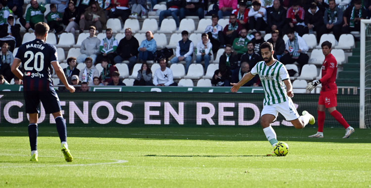 Rubén Alves durante el último encuentro que disputó frente al Eibar en diciembre. Foto: Natalia Román
