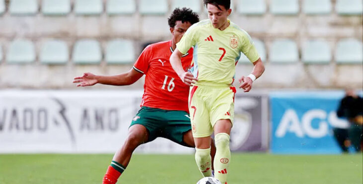 El cordobés Rubén Gómez jugando con España sub17 ante Portugal. Foto: RFEF