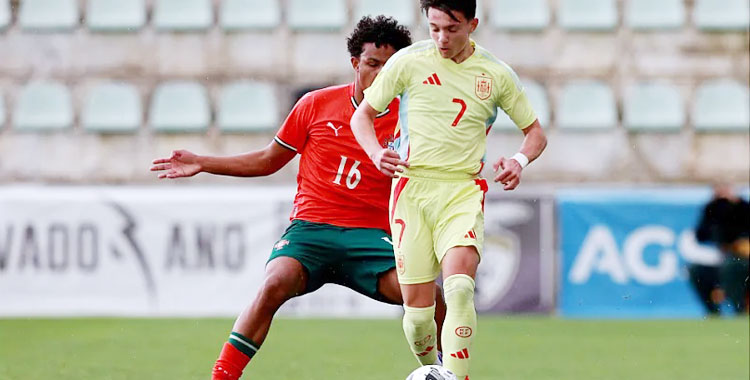 El cordobés Rubén Gómez jugando con España sub17 ante Portugal. Foto: RFEF