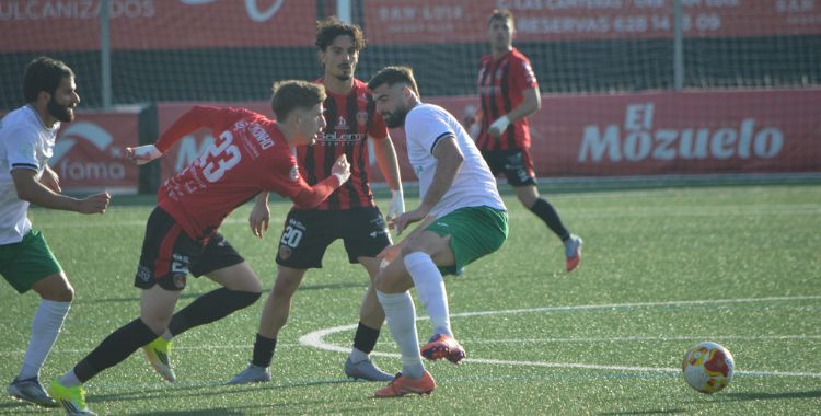 Antonio Pajuelo en el partido de la pasada jornada contra el Estepona. Foto: Tino Navas / Salerm Puente Genil