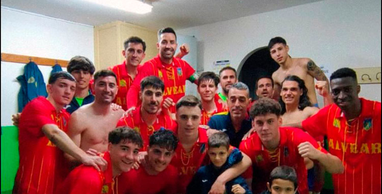 El Montilla celebrando en el vestuario tras su triunfo en Los Barrios. Foto:@abrahamnelson_oficial