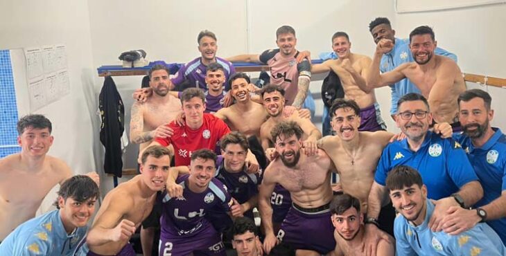 Celebración celeste del triunfo en Huelva.