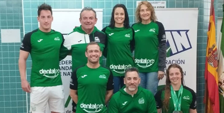 Los integrantes de la expedición del Club Natación Córdoba en San Fernando.
