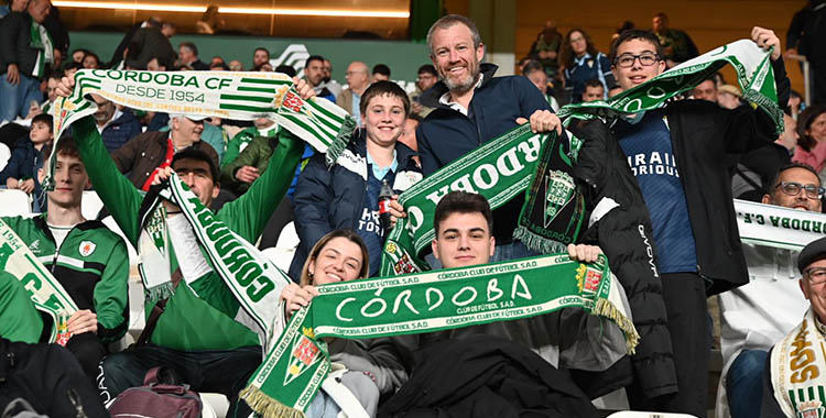 El cordobesismo en familia volcado con su equipo ante el Andorra.
