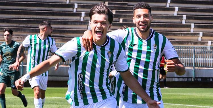 David Ortega celebra el 2-0 ante el Chiclana.