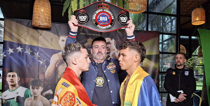 El careo entre Rafa Lozano Jr y el venezolano Kervin Romero tras su pesaje.