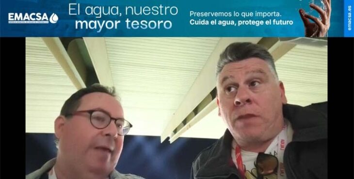 Rafa Fernández y David Jurado departiendo sobre el empate ante el Mirandés.