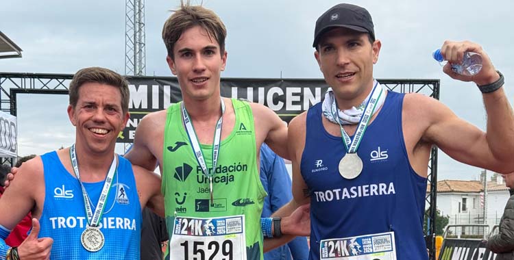 Podio masculino de la Media Maratón Ciudad de Lucena.