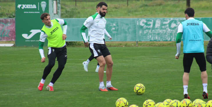 Sintes y Goti son dos de los jugadores que podrían salir del once inicia en Santander.