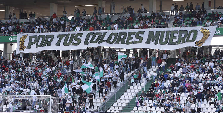 El tifo de las Brigadas Blanquiverdes de los prolegómenos del partido ante la Real Sociedad.