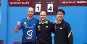 La tripleta prieguense, feliz tras su triunfo en Alzira.