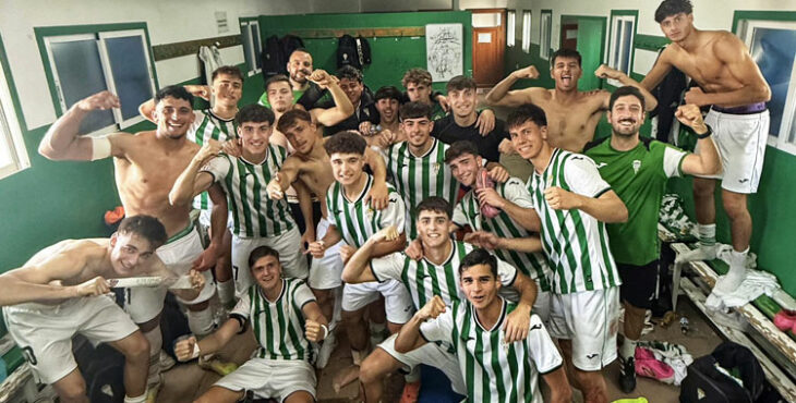 La alegría del juvenil A blanquiverde tras vencer al Sporting Atlético. Foto: CCF