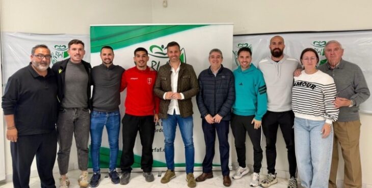 La foto de familia de la nueva Comisión Antiviolencia auspiciada por la Delegación Cordobesa de la Federación Andaluza de Fútbol. Foto: RFAF Córdoba