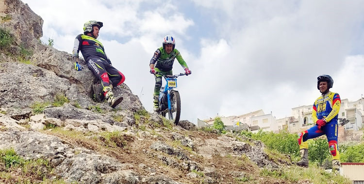 Varios pilotos en acción en una de las zonas del Trial de Luque. Foto: FAM
