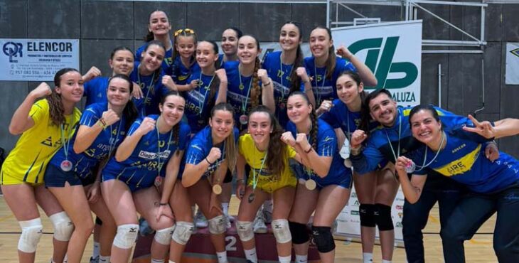 Las componentes del Adecor con su plata andaluza.