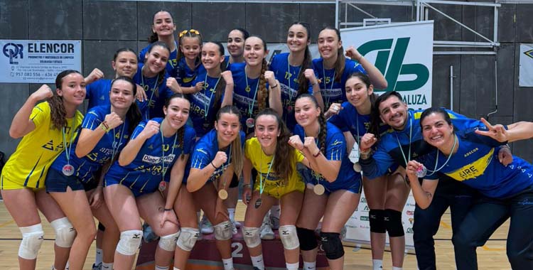 Las componentes del Adecor con su plata andaluza.