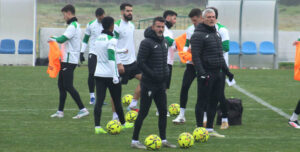 Iván Anai junto a su segundo César Negredo en el último entrenamiento de la semana.