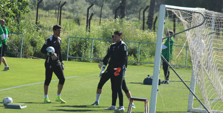 Carlos Marín de regreso al entrenamiento específico de porteros junto a Íker Álvarez.y Álex Arévalo.
