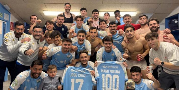 El plantel celeste celebra un nuevo triunfo.