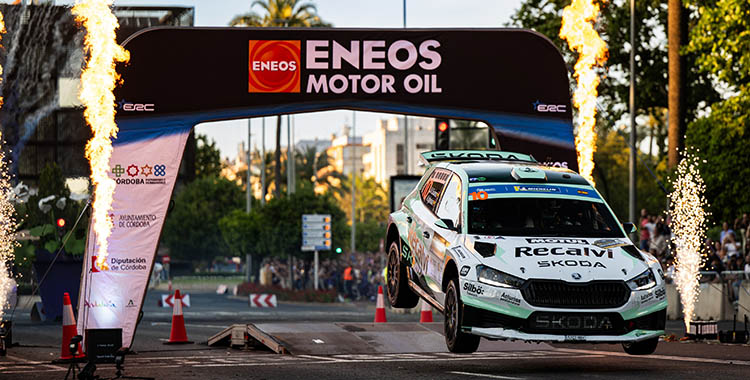 El piloto asturiano 'Cohete' Suárez volando con su Skoda Fabia en el Sierra Morena 2026.