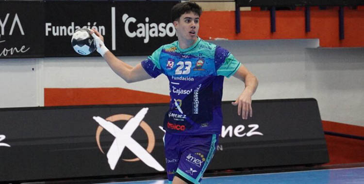 El moguereño Dani Serrano buscando a un compañero.