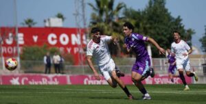 Acción del duelo entre el Sevilla C y el cuadro celeste.