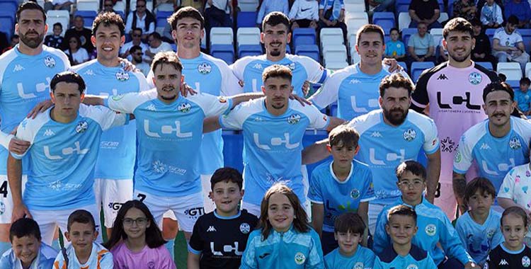 Formación inicial de los celestes ante el Linense.