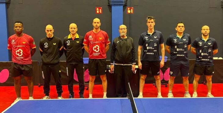 Los equipos posan antes del Fundación Kutxabank-Arteal.