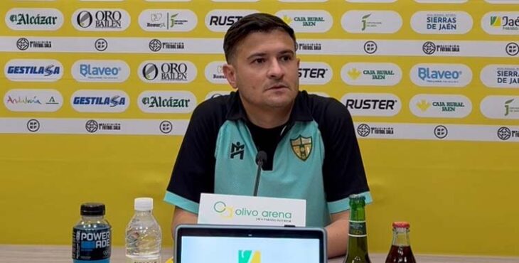 Emanuel Santoro en la sala de prensa del Olivo Arena.