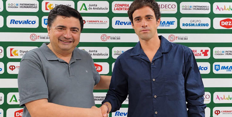 Pablo del Moral posa junto a José García Román tras el anuncio de su vuelta como gestor.
